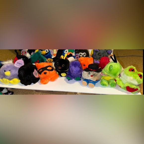 Bundle of 64 Puffkins P.V.C Pellets Collectible 1994 Swibco-NWT - Picture 14 of 16